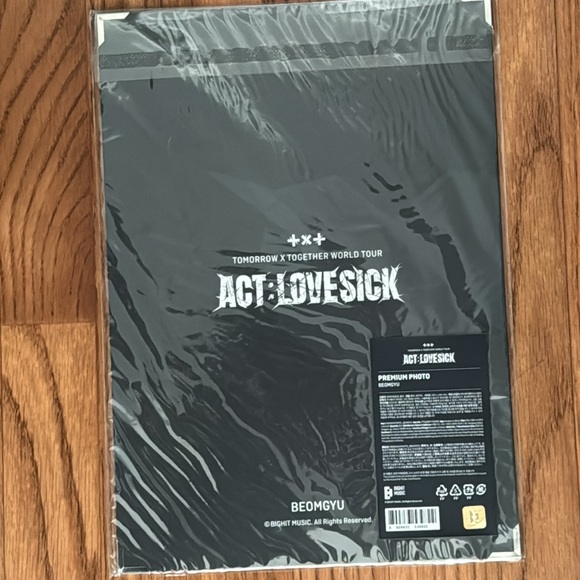 Beomgyu Tomorrow x Together TXT ACT:LOVESICK Premium Photo K-pop Idol Collector - Picture 2 of 4